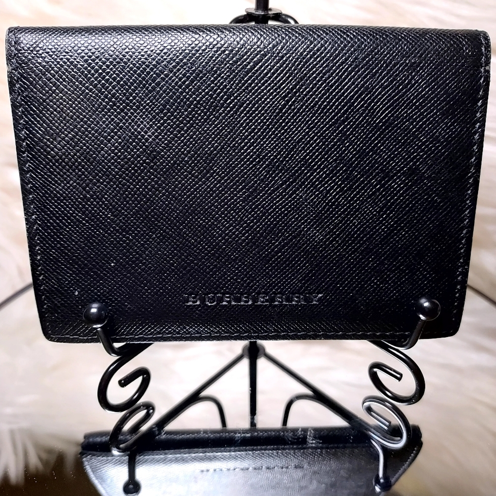 LIKE NEW Burberry Leather Burberry Wallet / Credit Card Holder